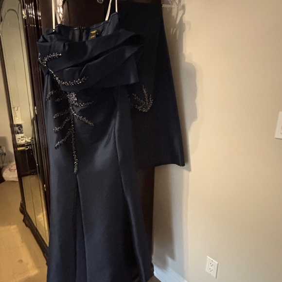 Mother of the Bride/Groom Dress - Picture 2 of 4